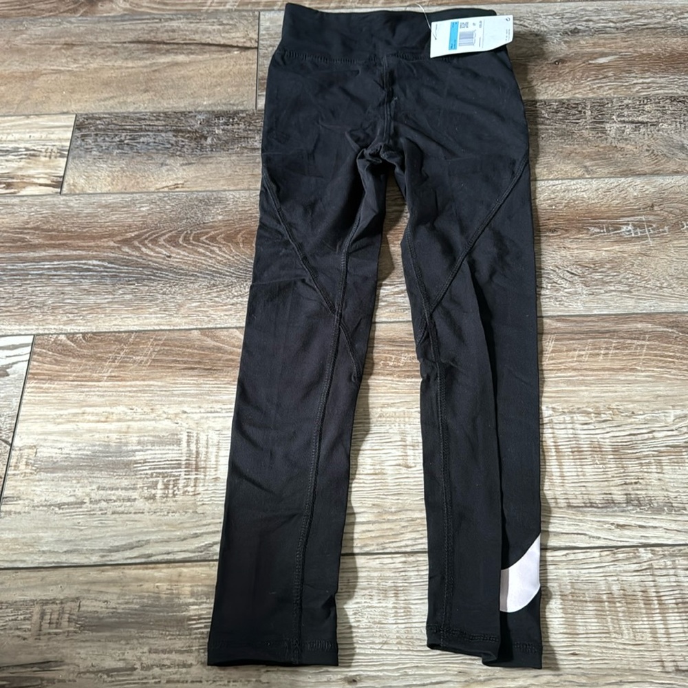 Girls Nike Black Leggings Size Medium NWT.